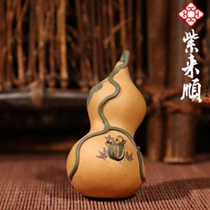 a frog on a gourd